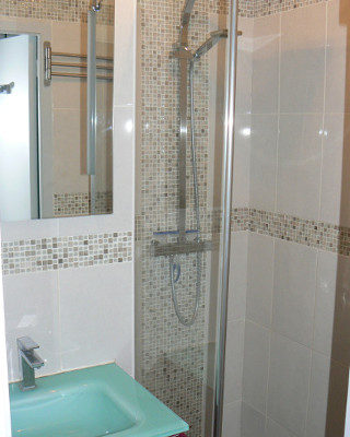 salle d'eau avec douche à l'italienne