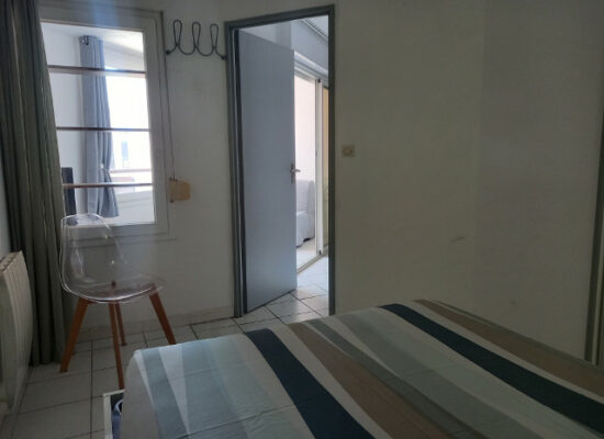 11-chambre avec placard et lit 140x190