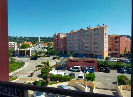2-vue église et place